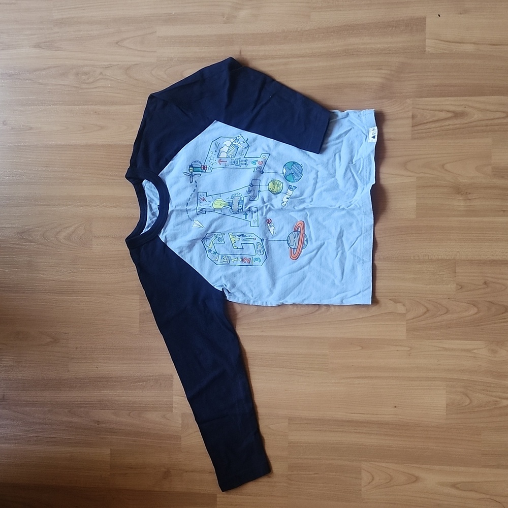 ❤$15/2  GAP Boys Long sleeved Tee (4T)